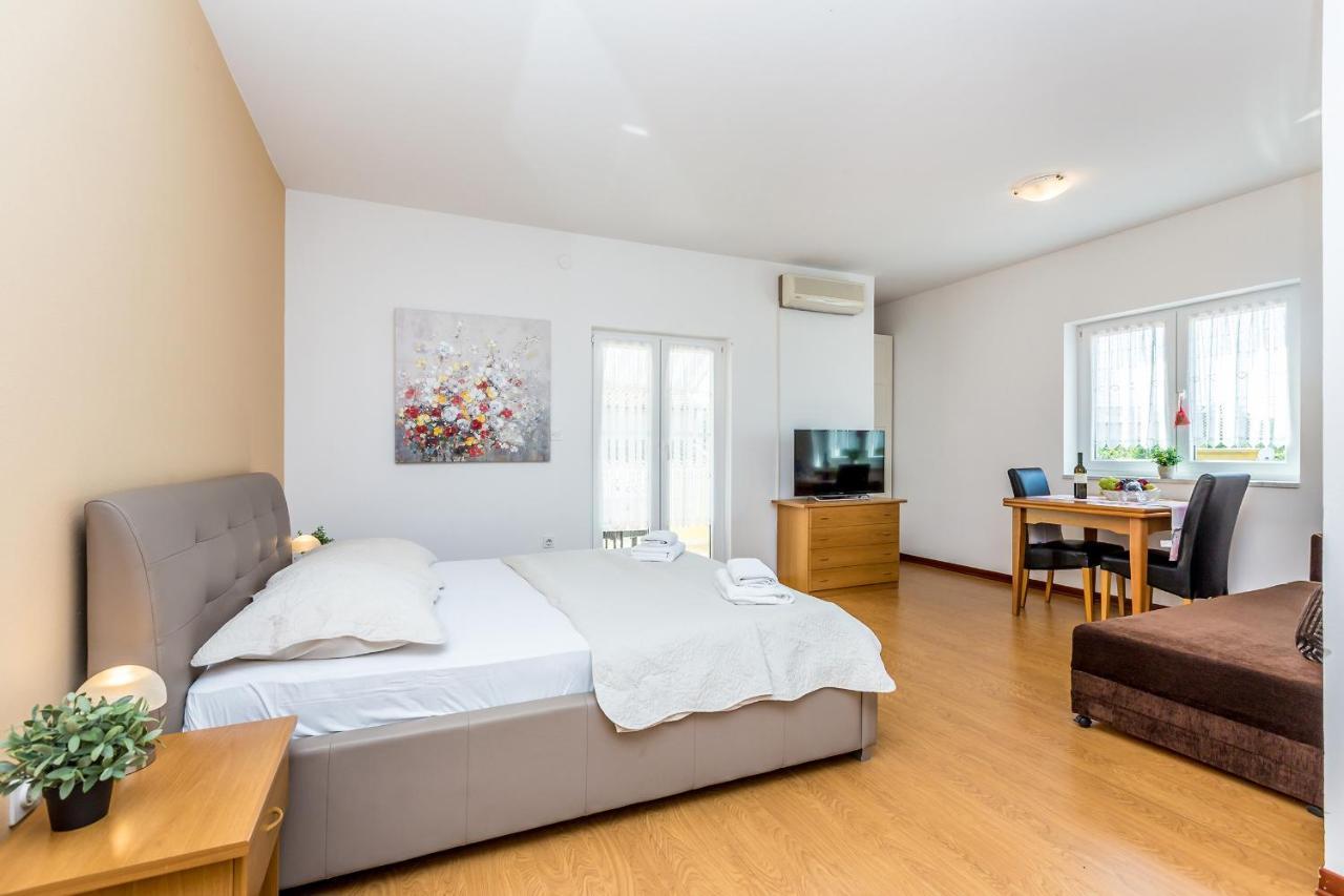Guest House Antonella Малинска Экстерьер фото